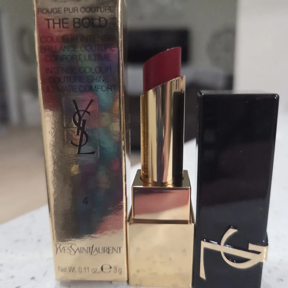 Yves Saint Laurent Rouge Pur Couture Lipstick~REVENGED RED 04
